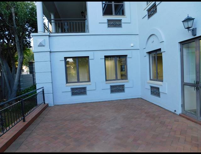 1,083M² OFFICE TO LET IN HYDE PARK